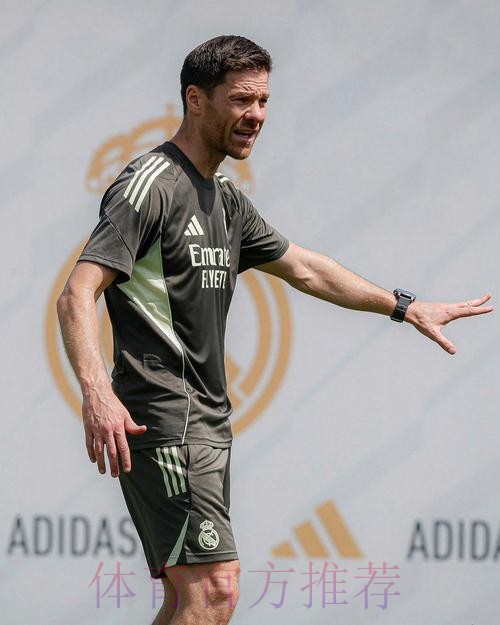 阿隆索:我知道那些关于皇马的传闻 但我专注眼下